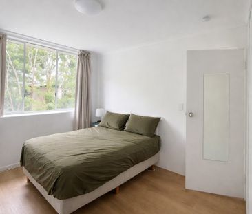 Stylishly Renovated Apartment in a Peaceful Paddington Pocket - Photo 6