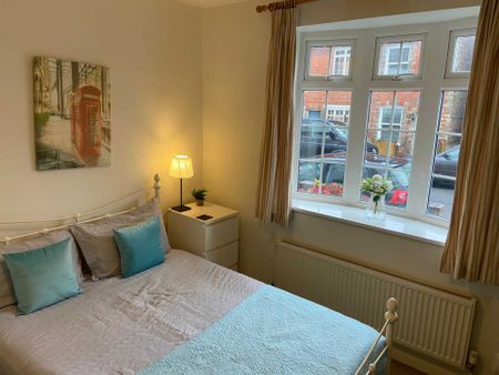COUPLES WANTED! Room 1: 46 George Road, Guildford, GU1 4NR - Photo 3