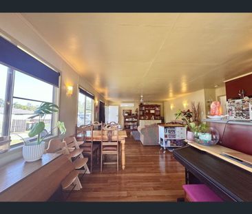 3 Bedroom, 1 Bathroom Backs onto High School - Photo 5