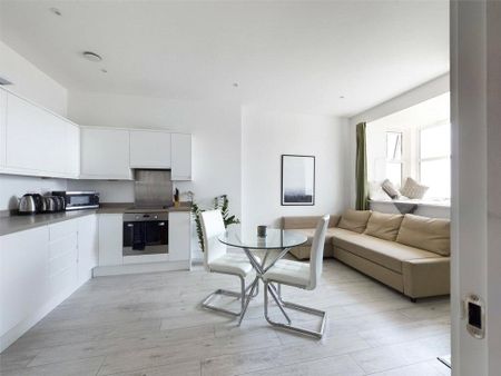London Road, Staines-upon-Thames, Surrey, TW18 4HF - Photo 4