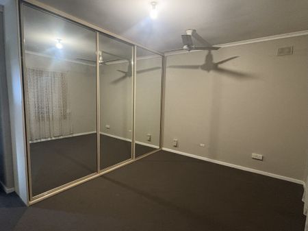 Cosy 3-Bedroom Home with Garage in Davoren Park - Photo 5