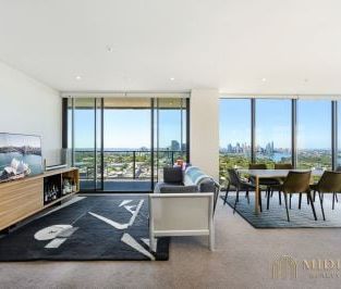 Prestige Mirvac Residence with Iconic Harbour & City Views - Photo 1