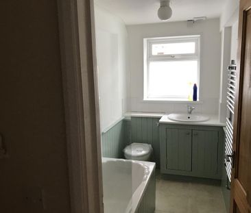 2 bedroom terraced house to rent - Photo 2