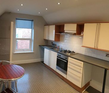 2 bedroom flat to rent - Photo 3