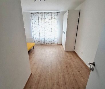 Na prenájom svetlý, kompletne zariadený 3-izbový byt s rozlohou 75 m2 – Fotografia 4