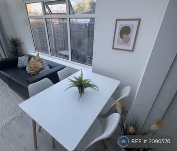 4 bedroom terraced house to rent - Photo 5