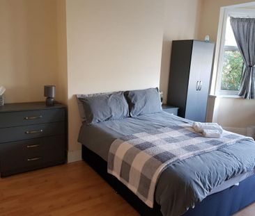 4 bedroom semi-detached house to rent - Photo 6