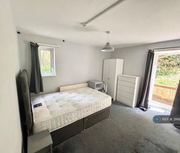 1 bedroom in a flat share to rent - Photo 1