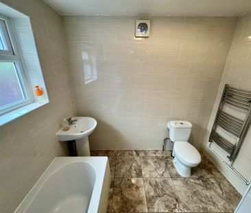 Park Road, Dudley, Netherton - Photo 2