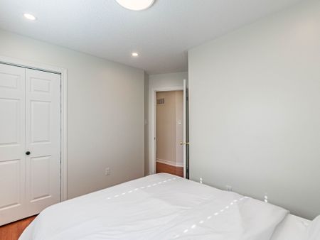 For Lease - 5321 Red Brush Drive, Mississauga, Ontario - Photo 2