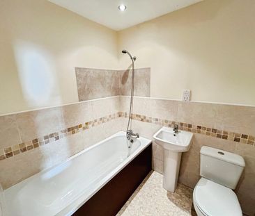 2 bedroom penthouse to rent - Photo 4