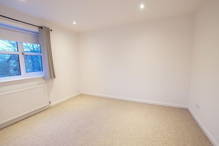 3 bedroom Semi-Detached House to let - Photo 4