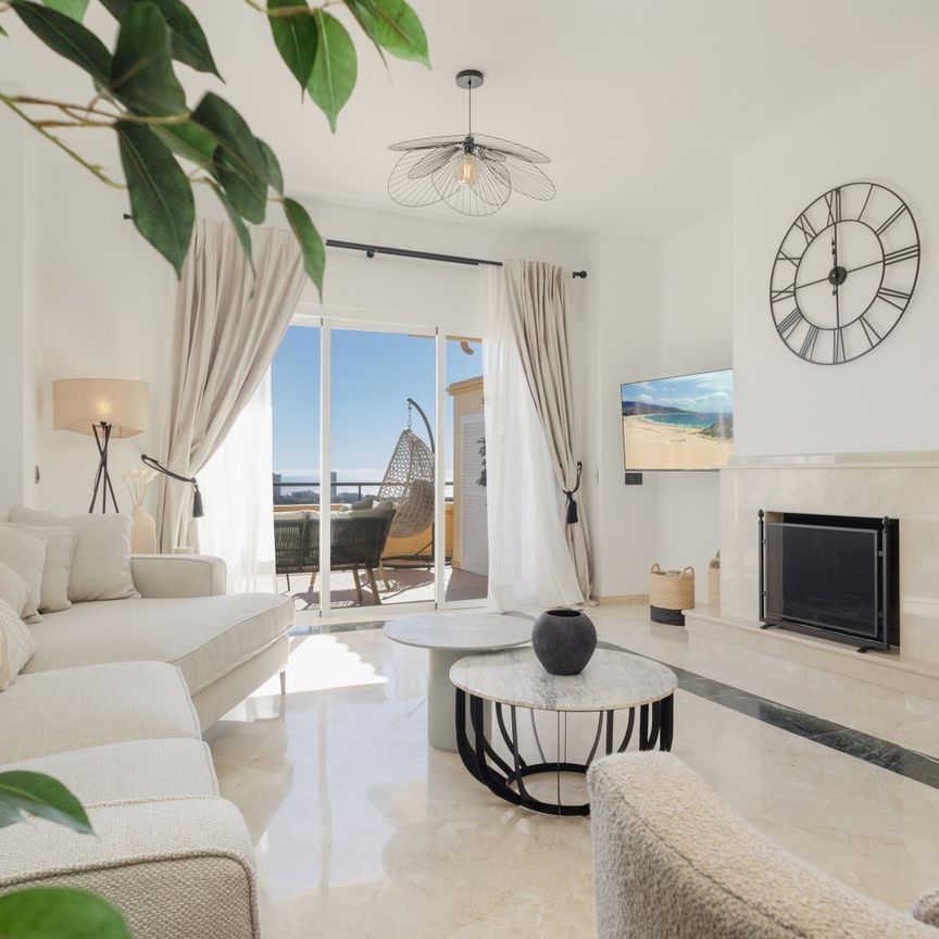 3-bedroom luxury apartment with sea views, Elviria Hills, Marbella East - Foto 1