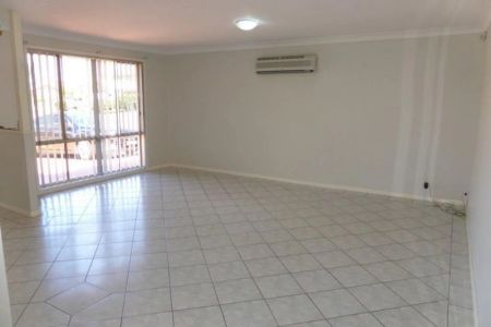 Beautifully Maintained 4-Bedroom Brick Home in Quiet Cul-de-Sac - Photo 4