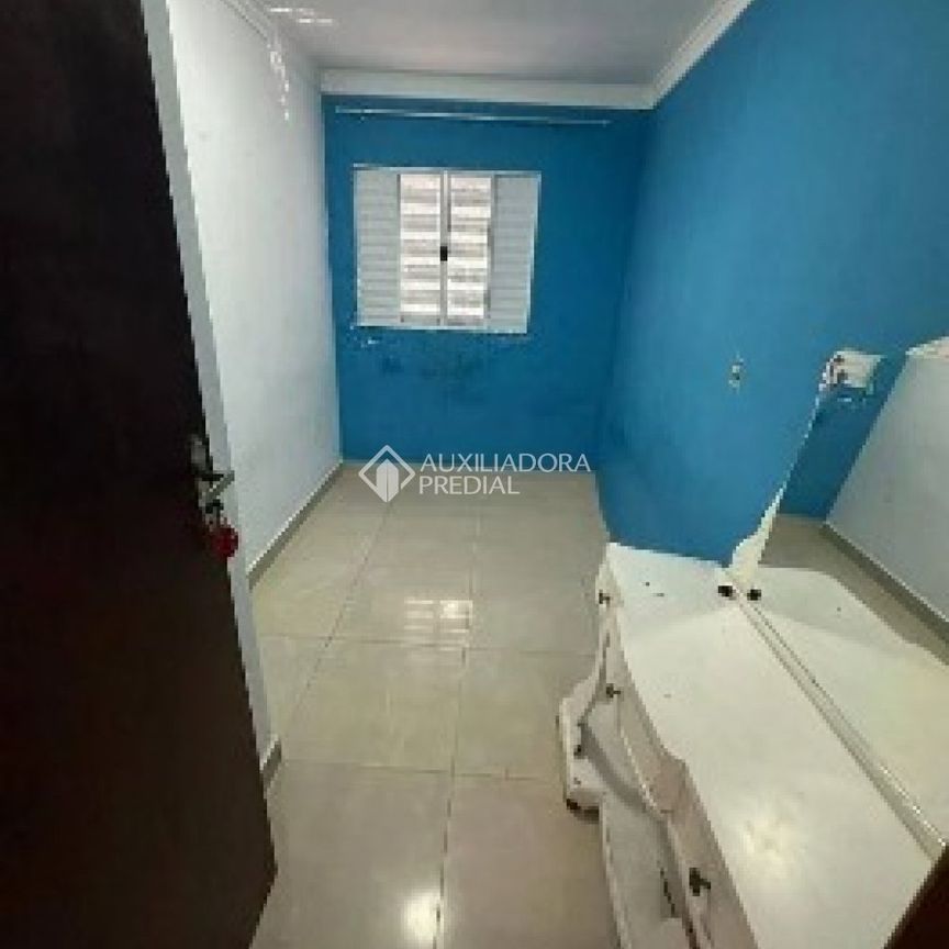 Sobrado com 3 quartos e 180m² para alugar em Vila Eldízia, Santo André. - Photo 1