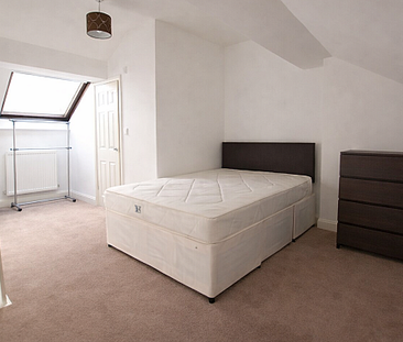 Modern 3-Bed, 3-Bath Student Home with All Bills Included Option - Photo 4