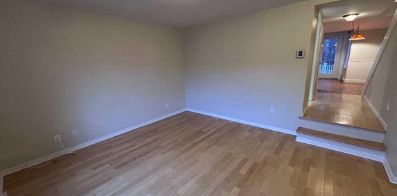 Maison de ville à Magog - BELLE OPPORTUNITÉ POUR PERSONNES RETRAITÉES! - Photo 2