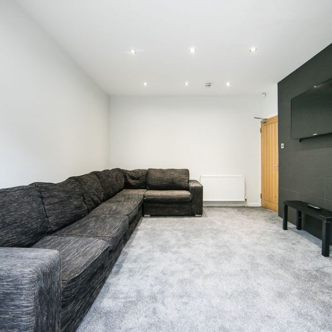 Norwood Road, Hyde Park, Leeds - Photo 1