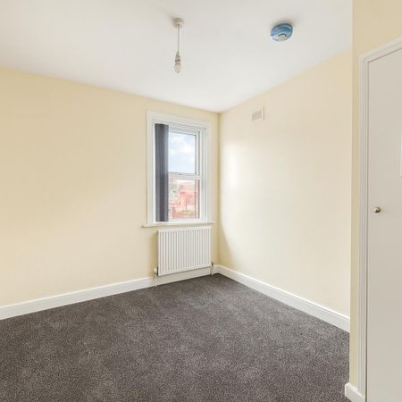 4 bedroom semi-detached house to rent - Photo 3