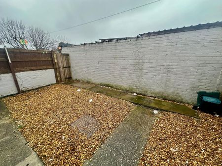 3 bedroom terraced house to rent - Photo 3