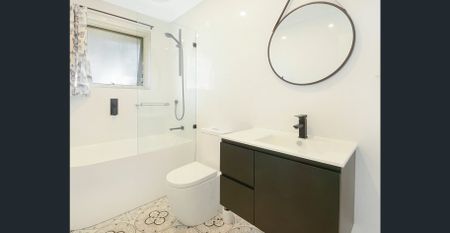 Quiet and Convenient with Air Conditioning - Photo 3