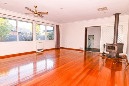 15 Kellaway Street, Mount Waverley - Photo 2