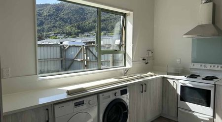 Sunny 2-Bedroom Home for Rent - Photo 5