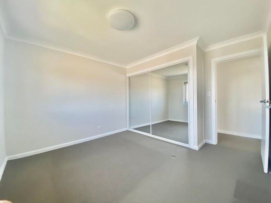 HOUSE SIZE TOP FLOOR DUPLEX WITH VIEWS - LOADS OF STREET PARKING AVAILABLE - Photo 1