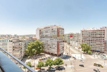 Apartment T5 in Alvalade, Lisboa