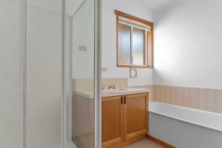 Well-presented and low-maintenance 3-Bedroom Home - Photo 2