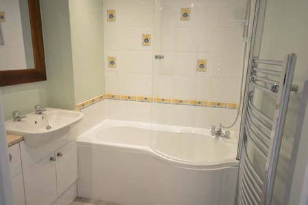 Stevens Close, Epsom, Surrey, KT17 4RG - Photo 5