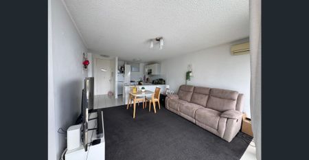 Riverfront in Surfers - Photo 4