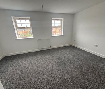 A well presented five bedroom terraced house offering spacious acco... - Photo 2