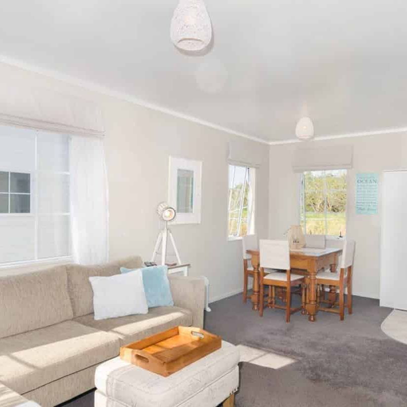 Light, Bright 2-Bedroom Cottage - Photo 1