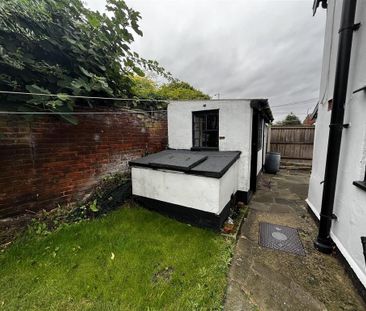 2 bedroom semi-detached house to rent - Photo 5