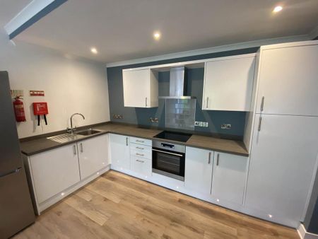 3 bedroom flat to rent - Photo 5