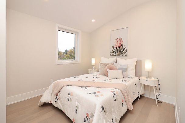 For Lease - 1046 ROOSEVELT Road, Mississauga, Ontario - Photo 1