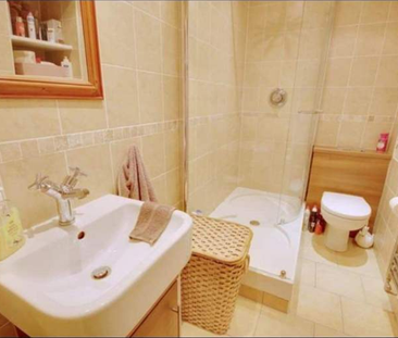 1 bedroom in a house share to rent - Photo 3