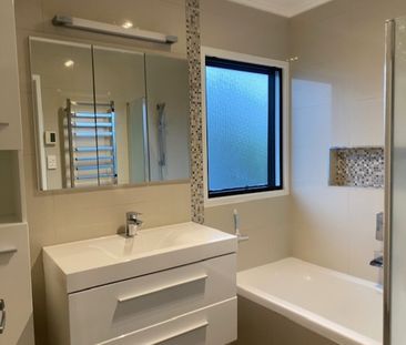 Botany Downs 3 bedroom double garage family home - Photo 1