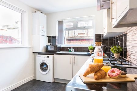 4 Bed Detached House, Canon Road, L6 - Photo 5