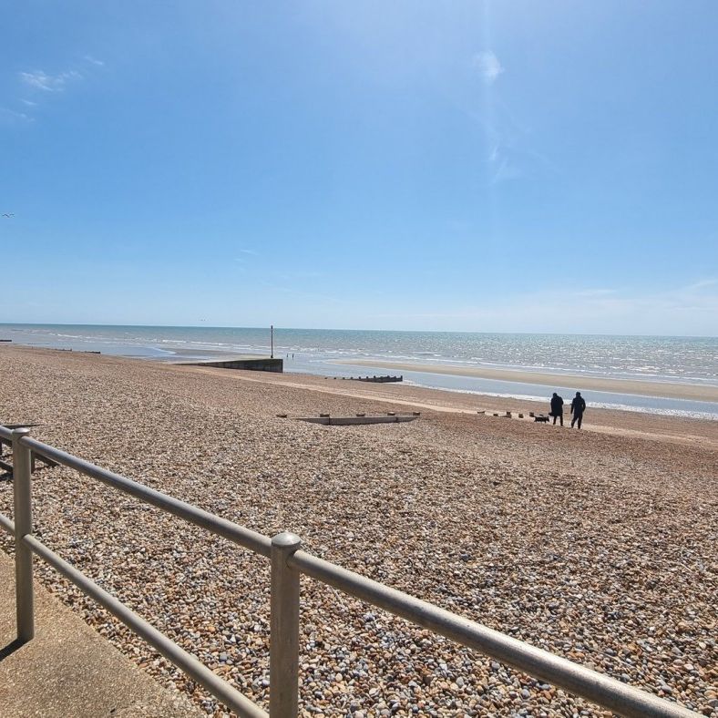 A 2 Bedroom Flat Instruction to Let in Bexhill-on-Sea - Photo 1