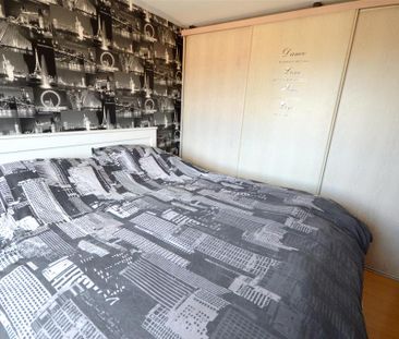 3 bedroom detached house to rent - Photo 3