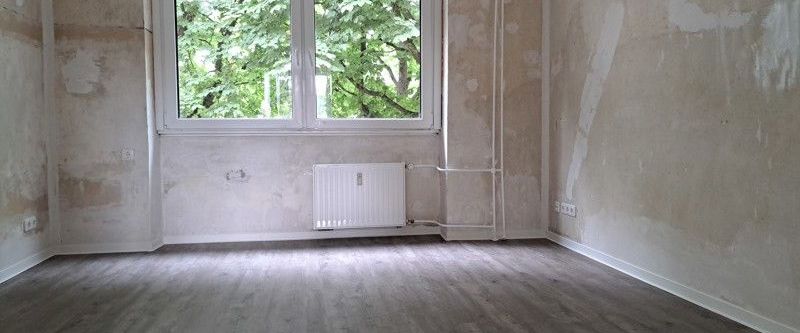 Einziehen und Wohlfühlen - schicke 2-Zimmer-Wohnung mit Vinylboden und Balkon zentral gelegen... - Foto 1