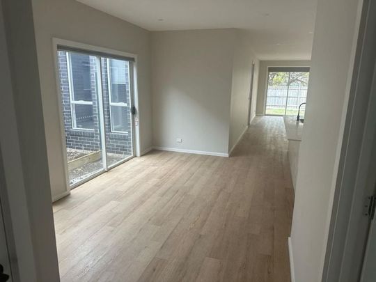 Modern Lifestyl Living - Photo 1