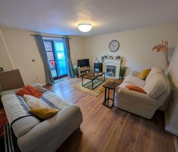 Balderton Gate, NG24 - Photo 2