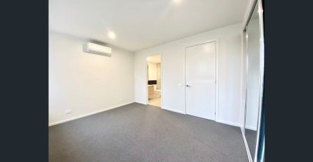 Heritage facade with High Ceilings Brand New Townhouse Ready To Move In! - Photo 2