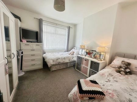 3 bedroom semi-detached house to rent - Photo 3