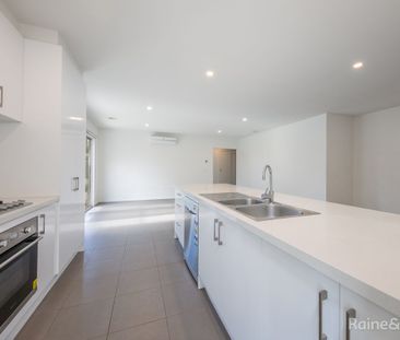 NEAT & TIDY IN QUIET LOCATION - Photo 4