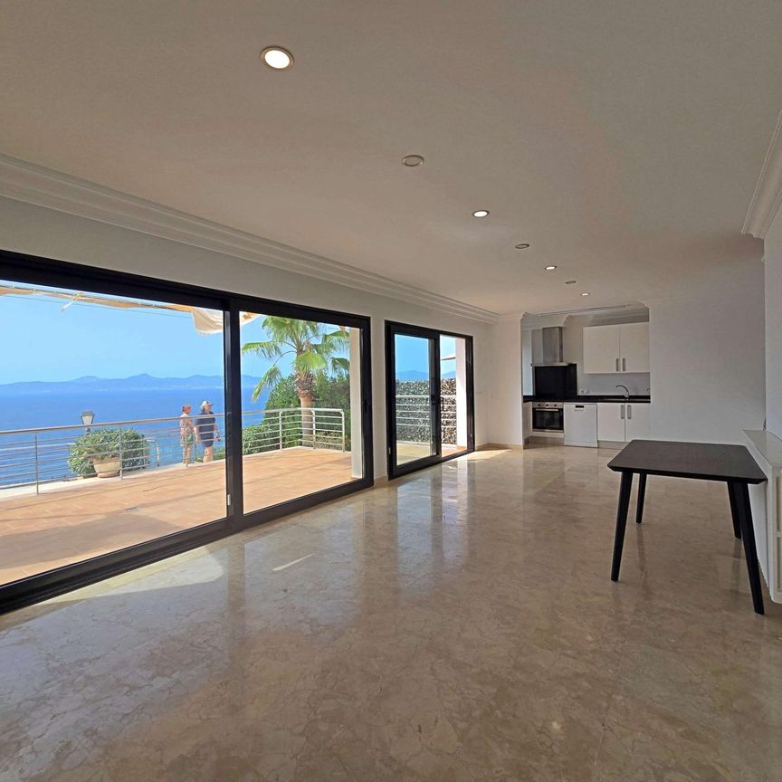 Una villa donde el Mediterráneo forma parte de tu hogar - Photo 1