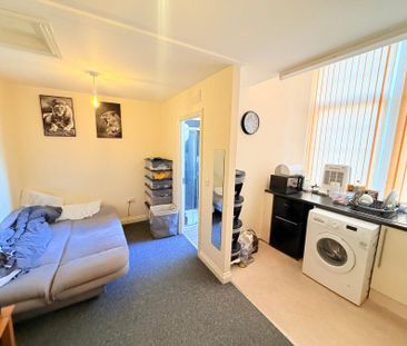 Sherborne Road, Yeovil, Somerset - Photo 1